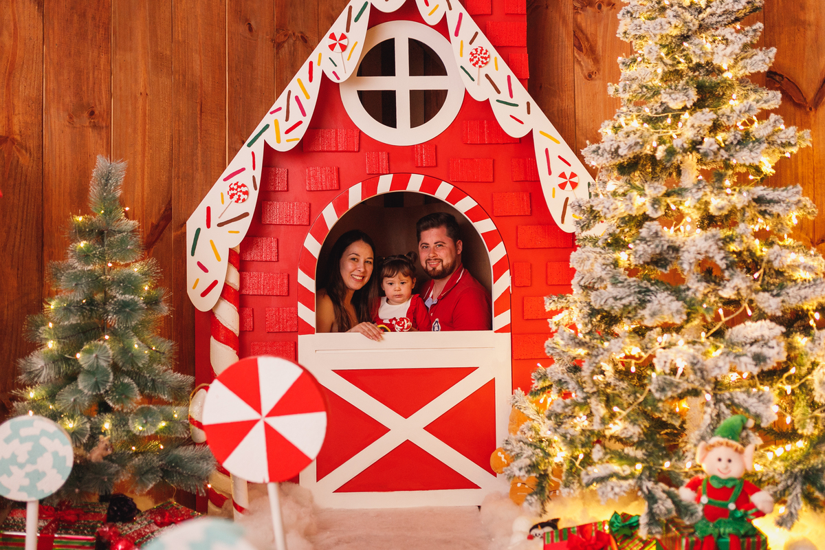 Fotografa familia Curitiba - ensaio de natal menina estudio interno 