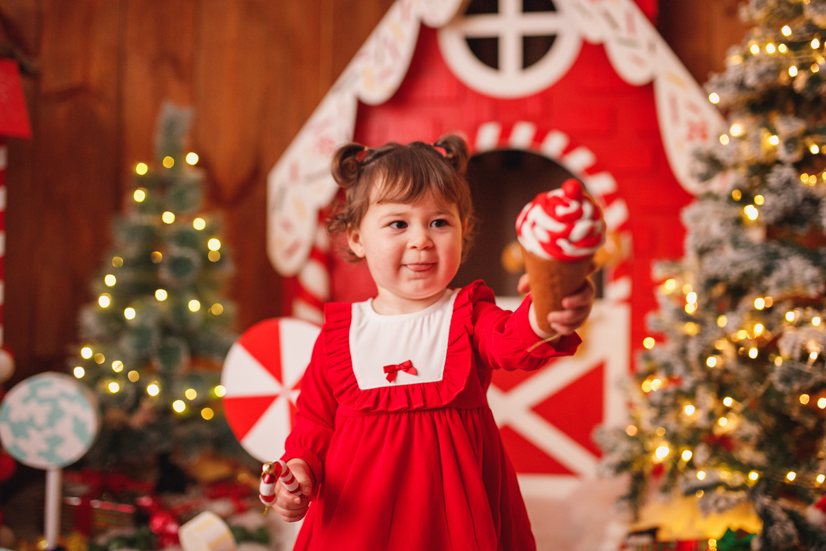 Fotografa familia Curitiba - ensaio de natal menina estudio interno 