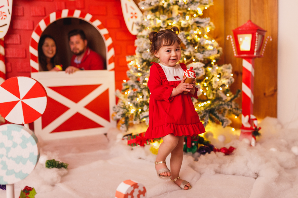 Fotografa familia Curitiba - ensaio de natal menina estudio interno 