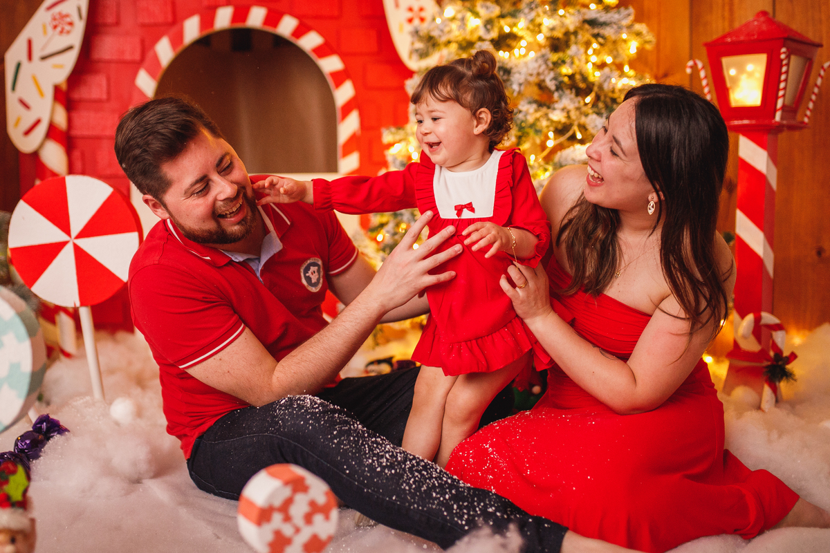 Fotografa familia Curitiba - ensaio de natal menina estudio interno 