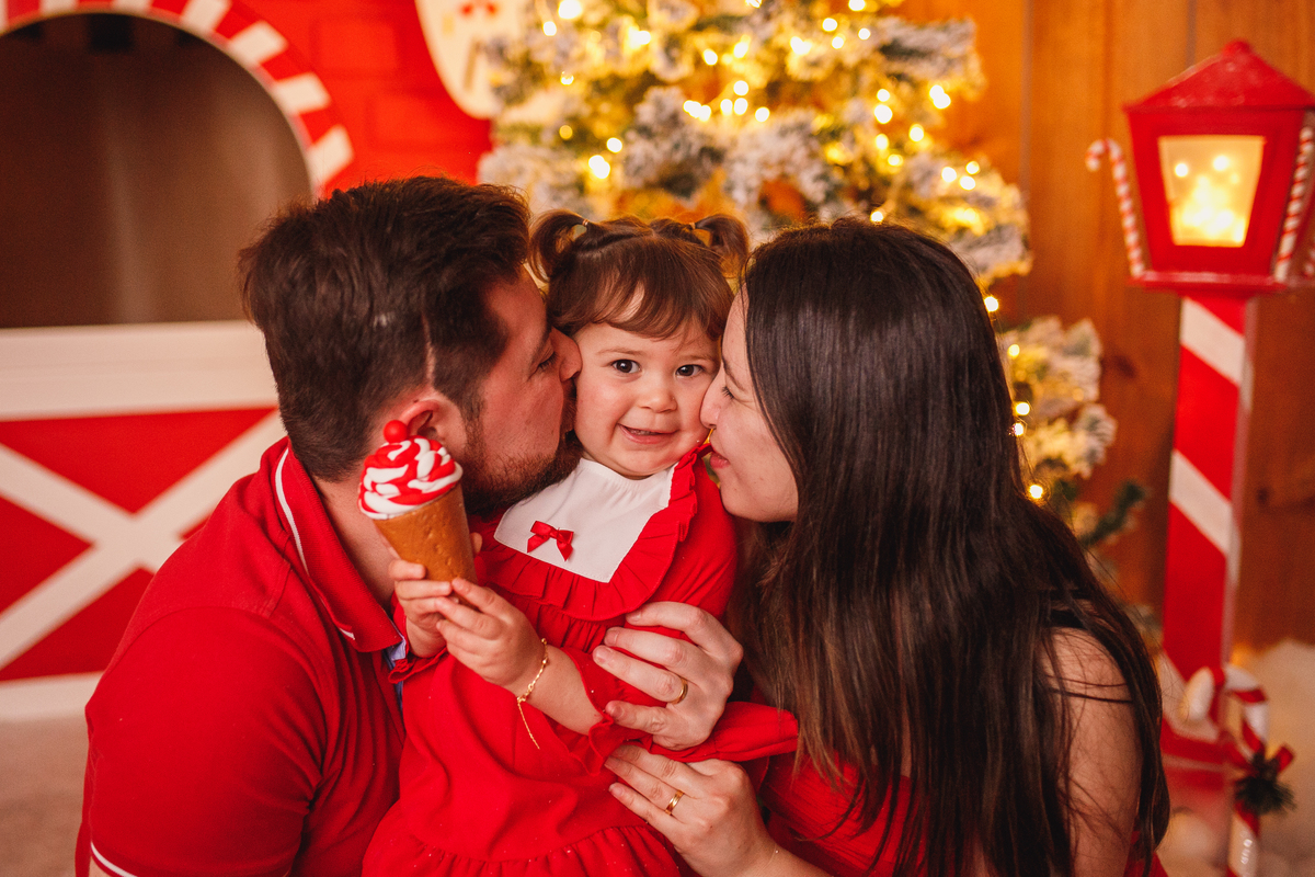 Fotografa familia Curitiba - ensaio de natal menina estudio interno 