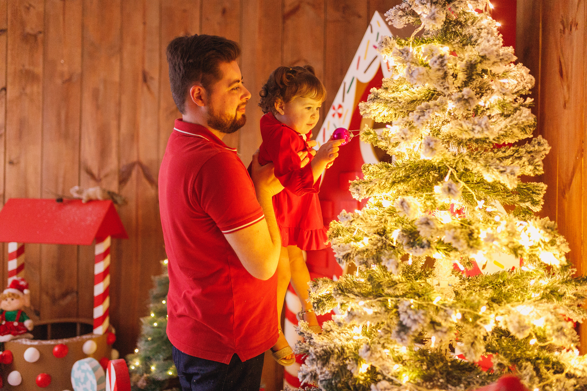 Fotografa familia Curitiba - ensaio de natal menina estudio interno 
