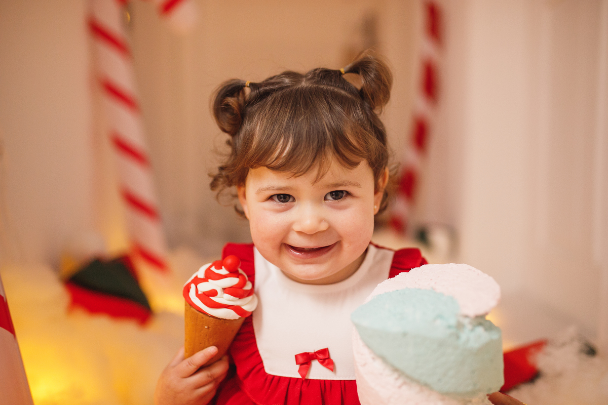 Fotografa familia Curitiba - ensaio de natal menina estudio interno 