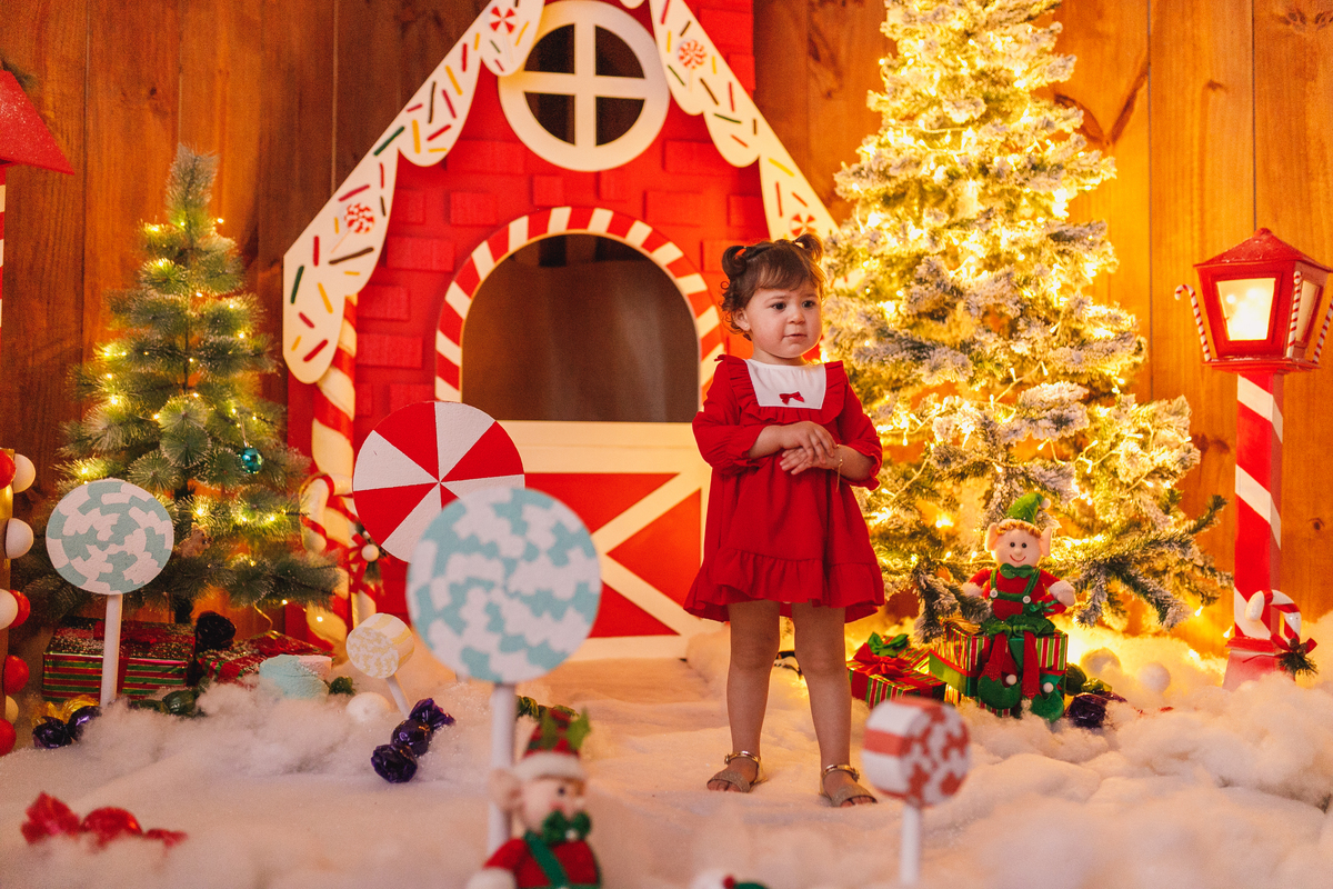 Fotografa familia Curitiba - ensaio de natal menina estudio interno 