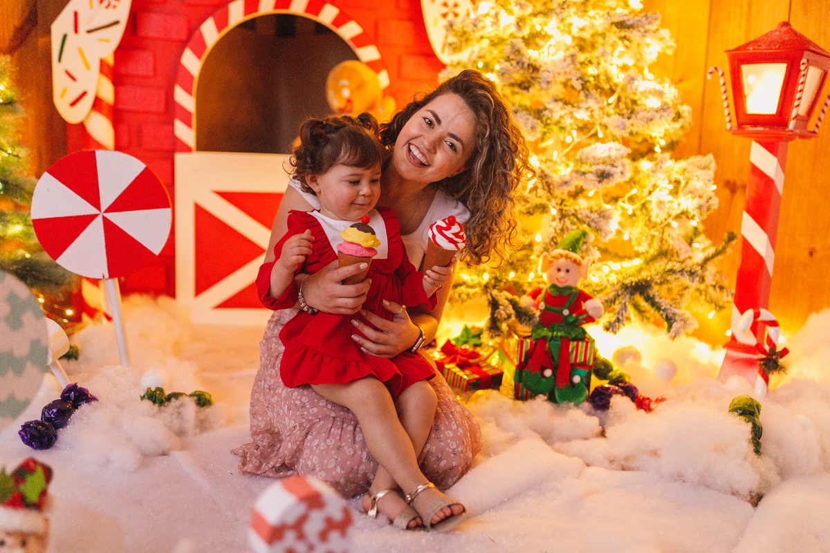 Fotografa familia Curitiba - ensaio de natal menina estudio interno 