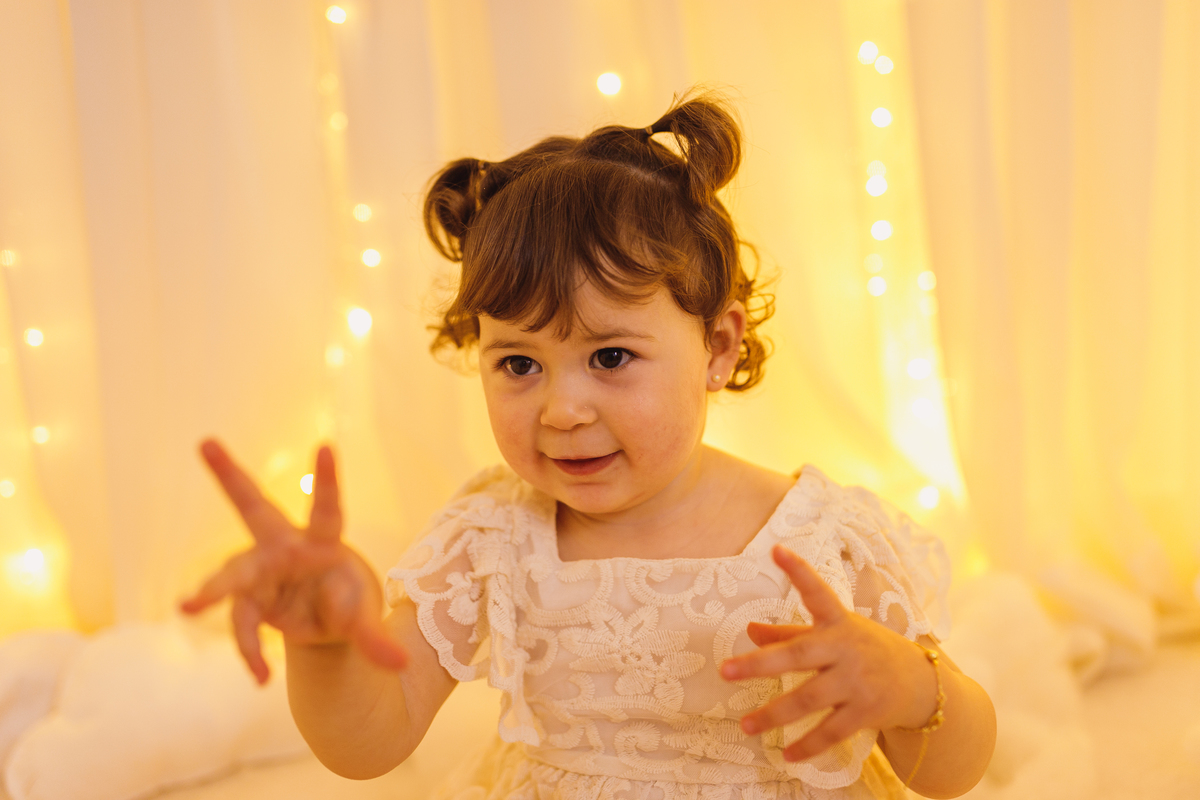 Fotografa familia Curitiba - ensaio de natal menina estudio interno 