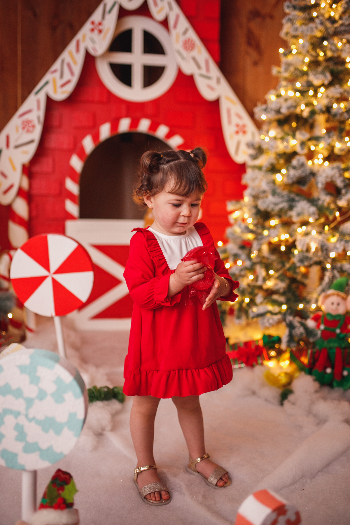 Fotografa familia Curitiba - ensaio de natal menina estudio interno 