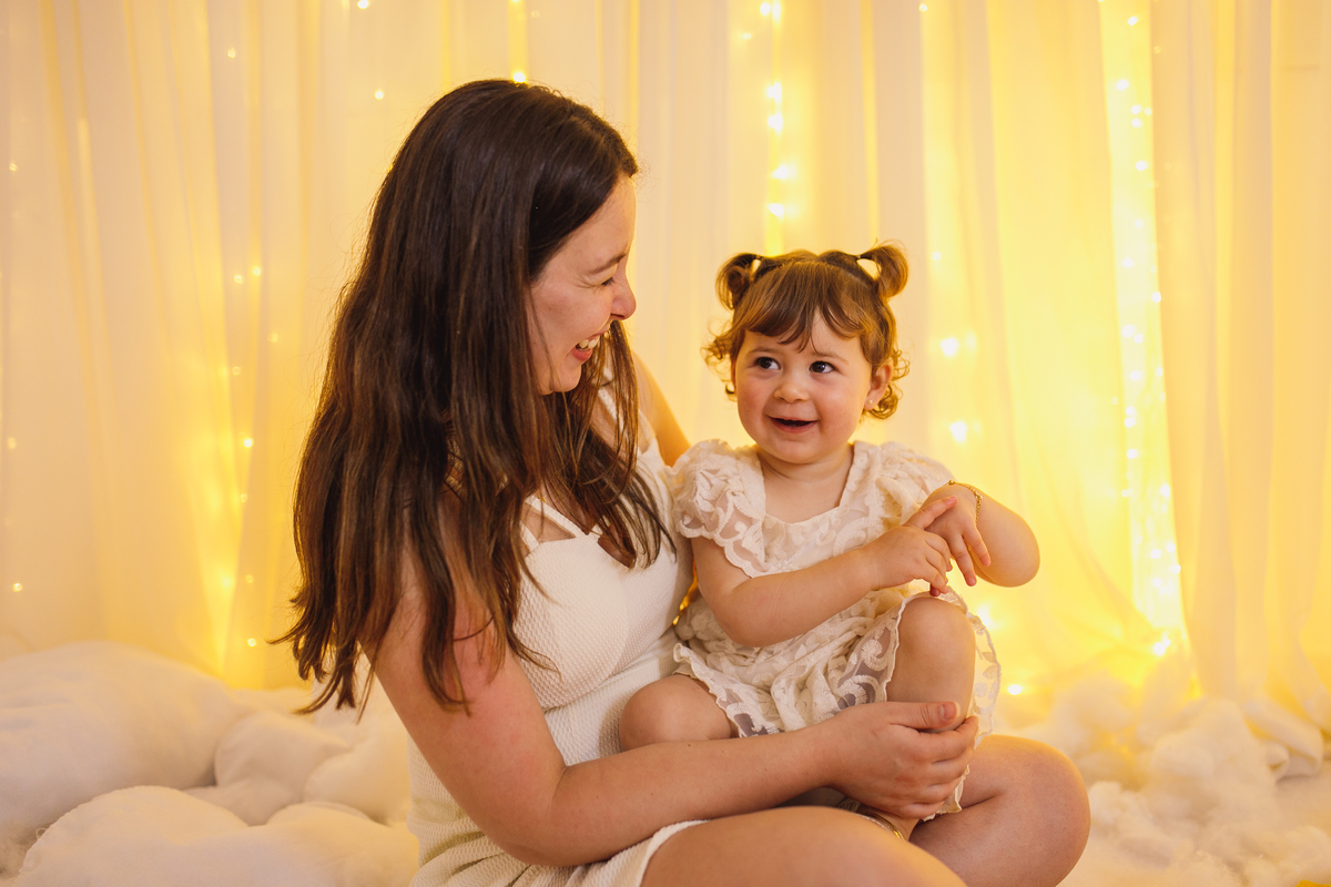 Fotografa familia Curitiba - ensaio de natal menina estudio interno 