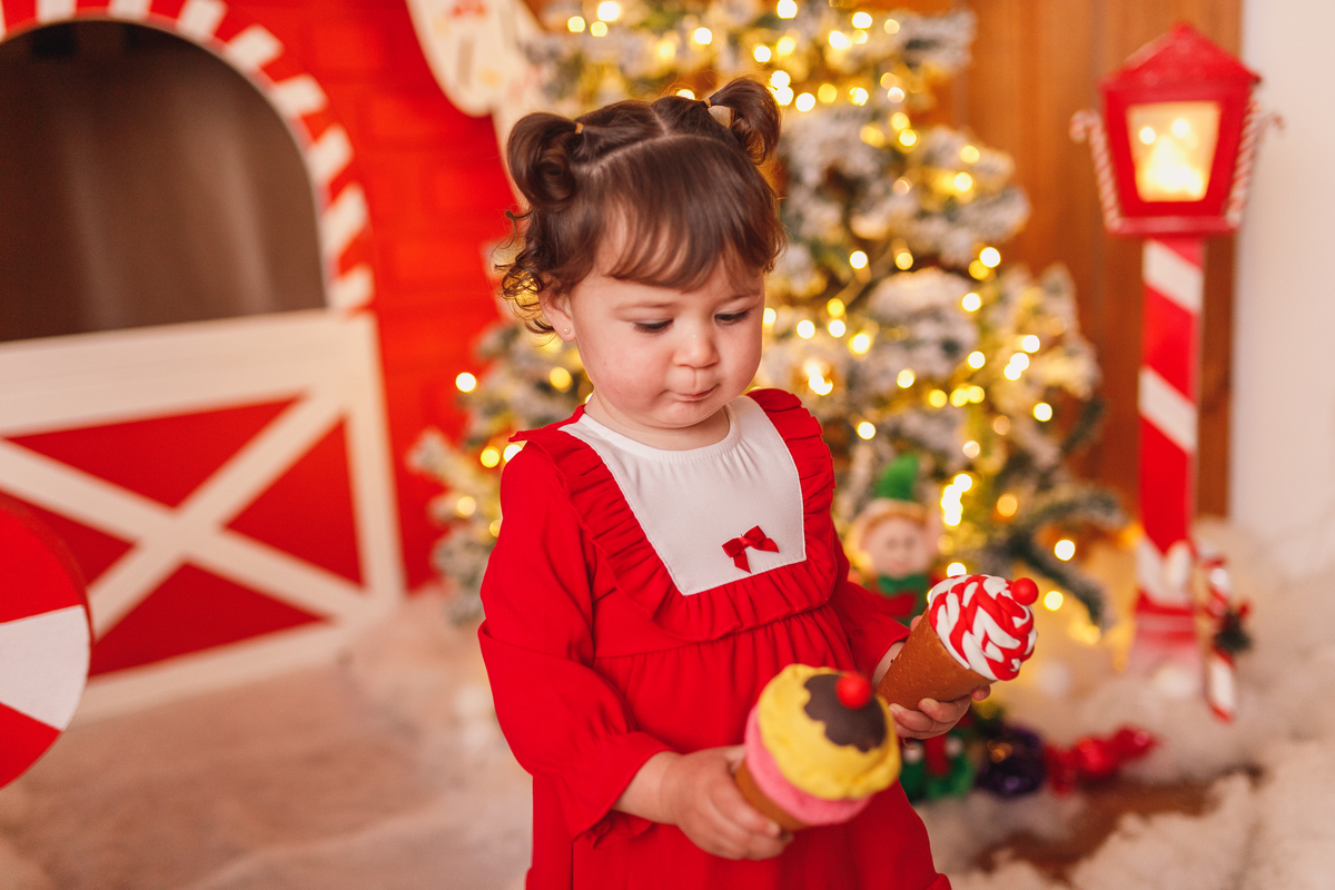 Fotografa familia Curitiba - ensaio de natal menina estudio interno 