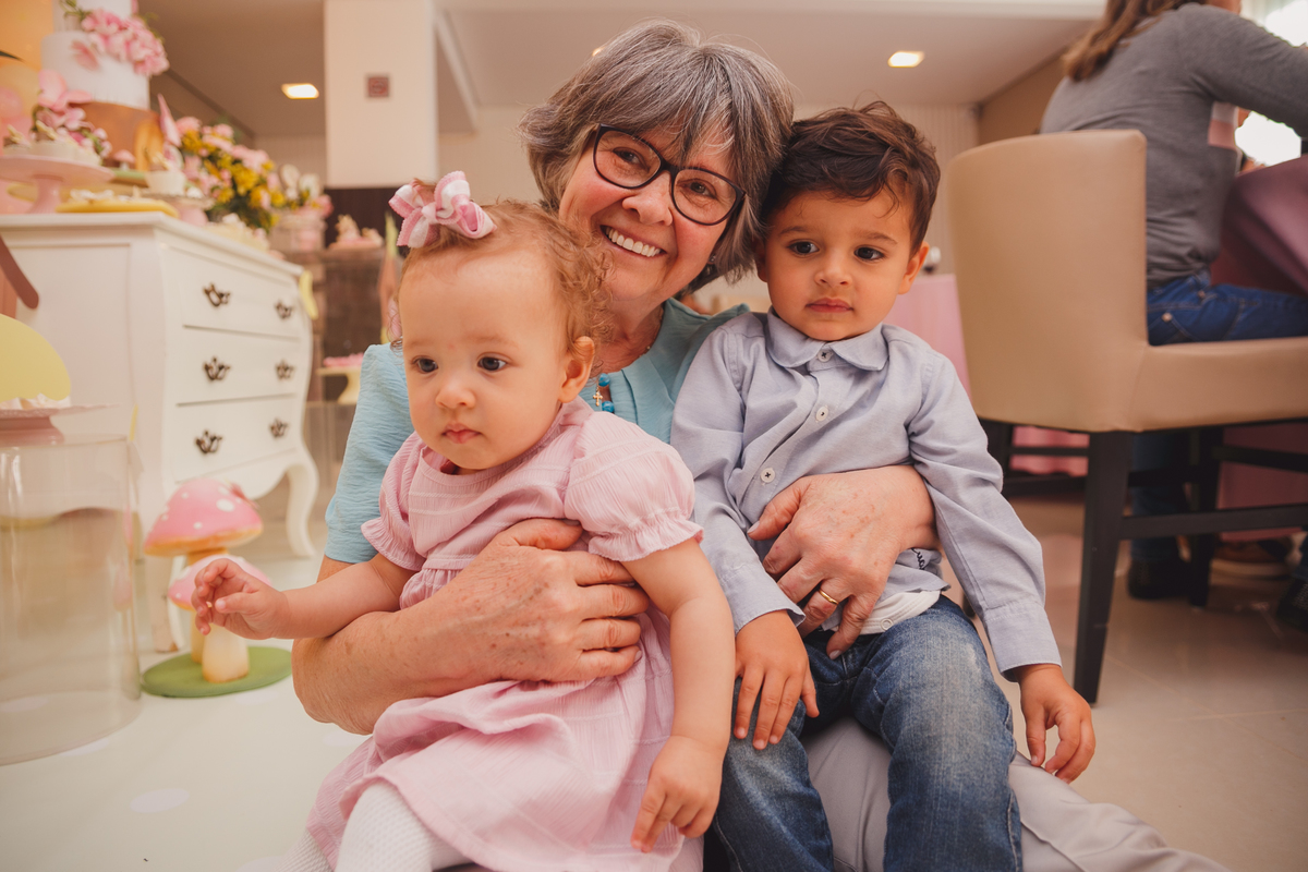 Fotografa familia Curitiba - Aniversário infantil flores menina 
