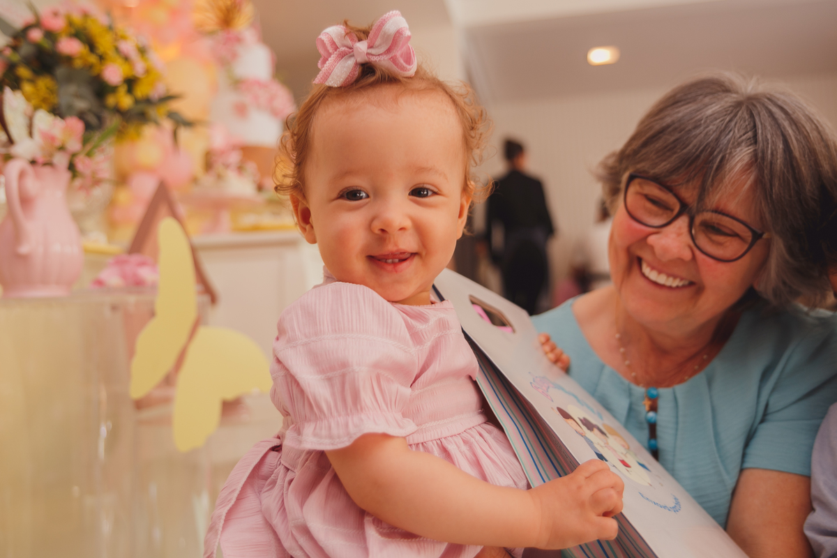 Fotografa familia Curitiba - Aniversário infantil flores menina 
