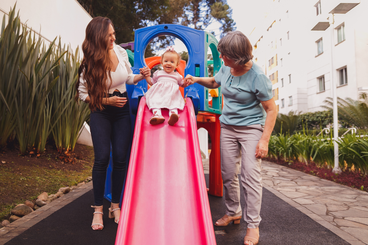 Fotografa familia Curitiba - Aniversário infantil flores menina 