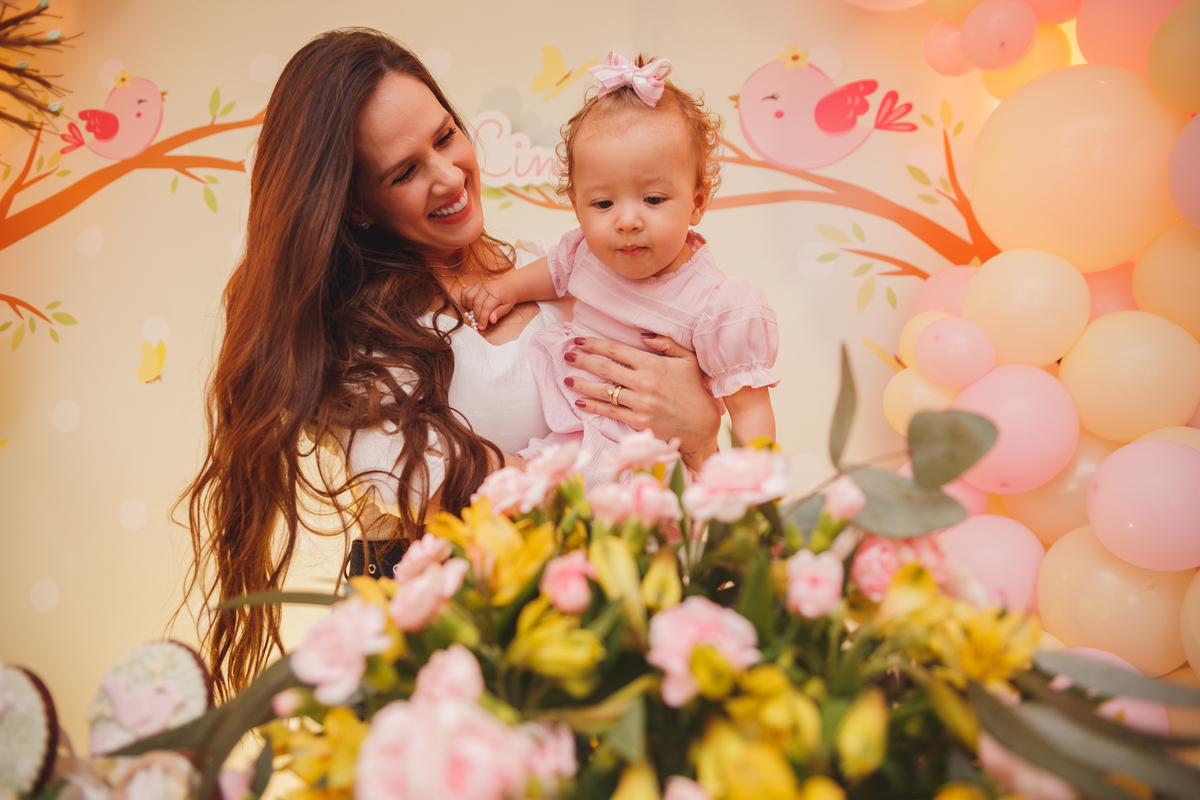 Fotografa familia Curitiba - Aniversário infantil flores menina 
