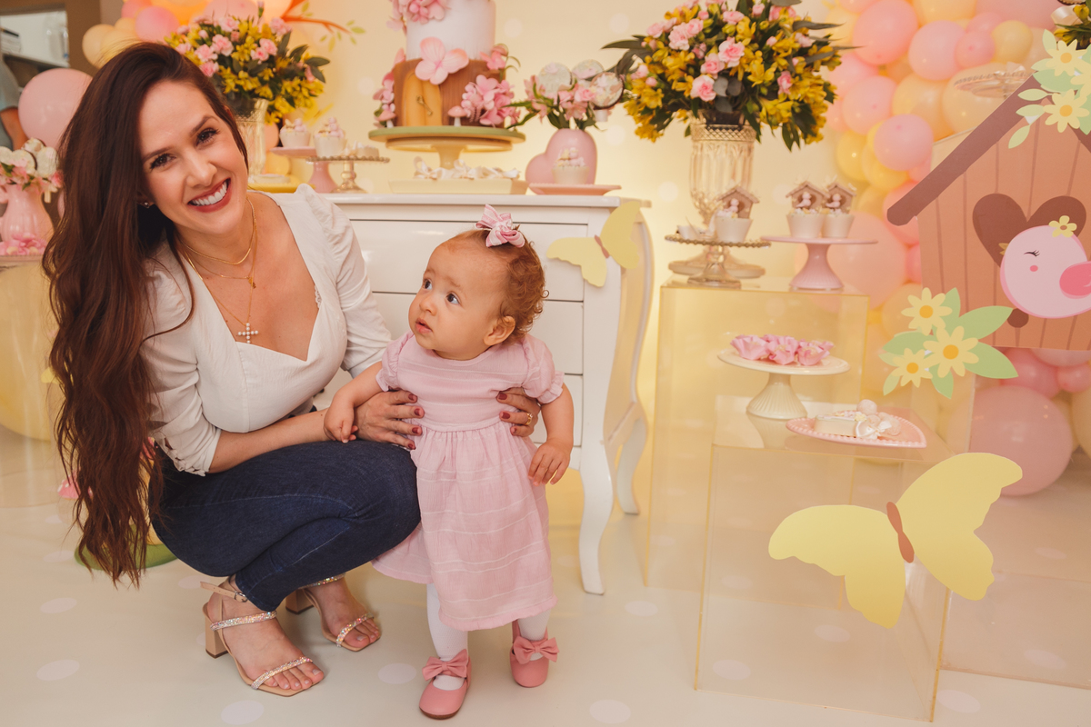 Fotografa familia Curitiba - Aniversário infantil flores menina 