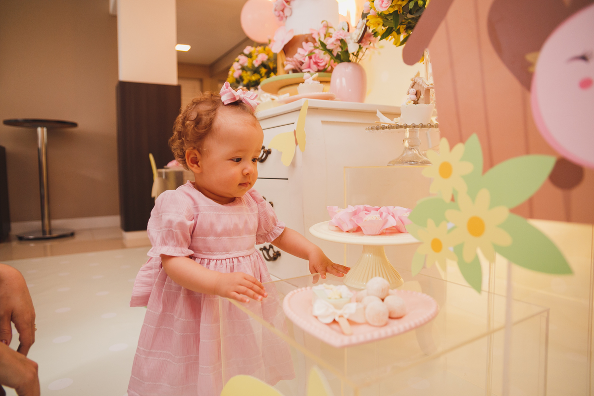 Fotografa familia Curitiba - Aniversário infantil flores menina 