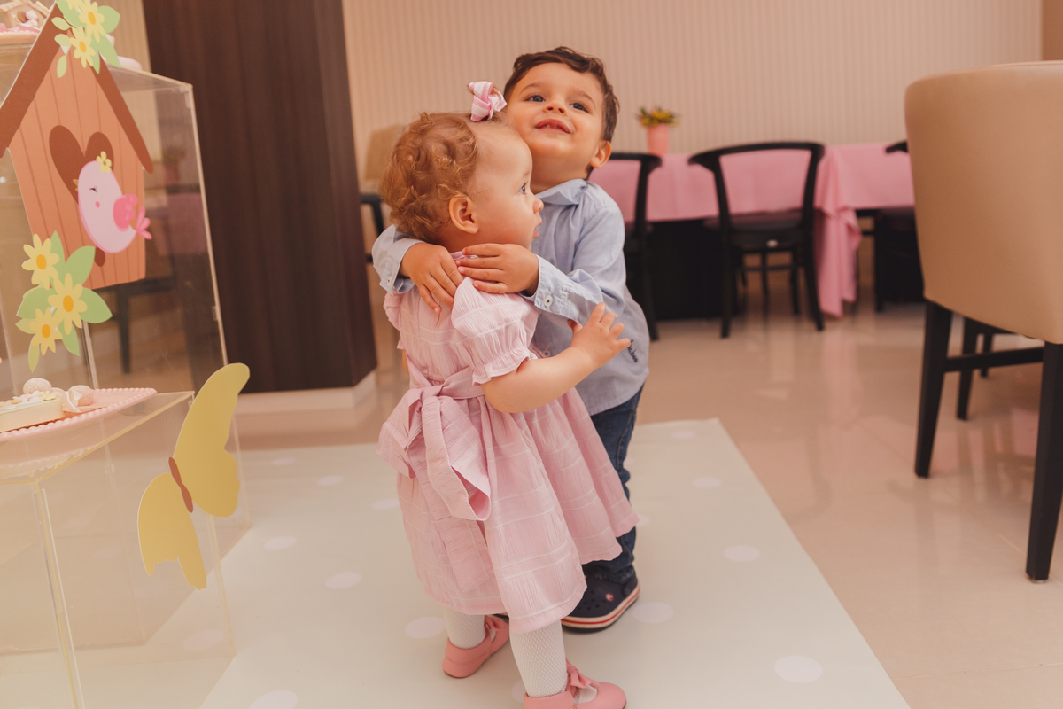 Fotografa familia Curitiba - Aniversário infantil flores menina 