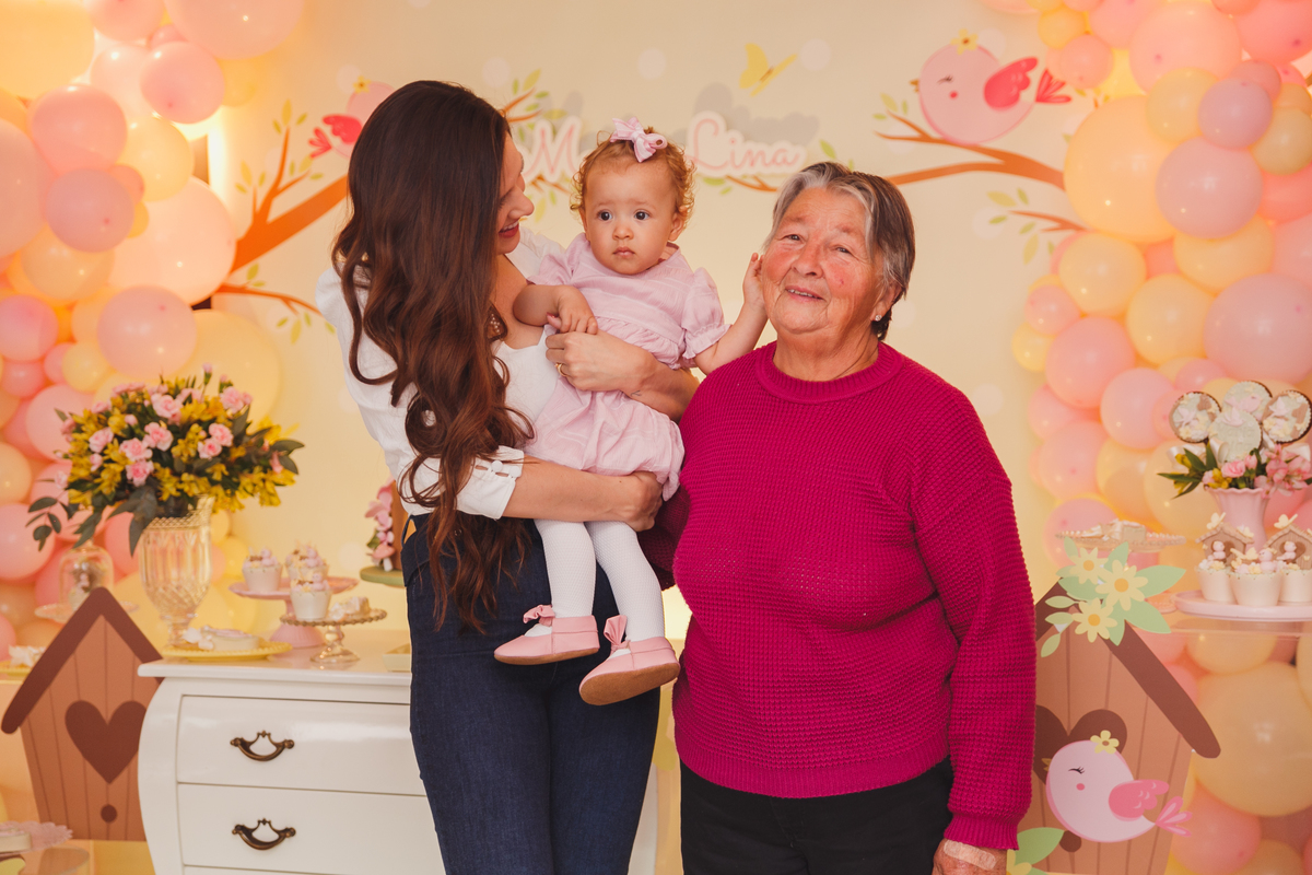 Fotografa familia Curitiba - Aniversário infantil flores menina 