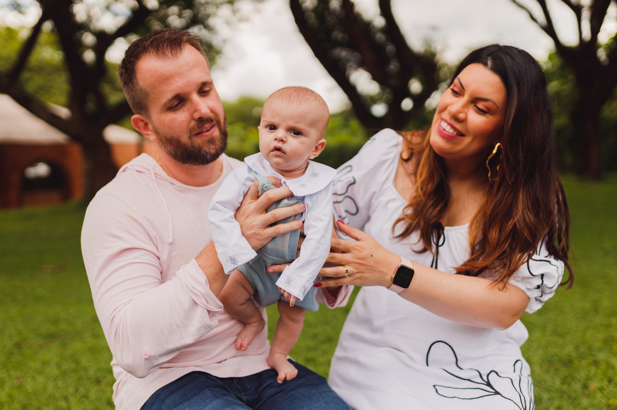 Fotografa familia Curitiba - Ensaio externo bebe menino mesvesrsario parque