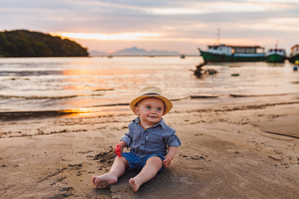 Fotografa familia Curitiba - ensaio ilha do mel bebe 1 ano menino