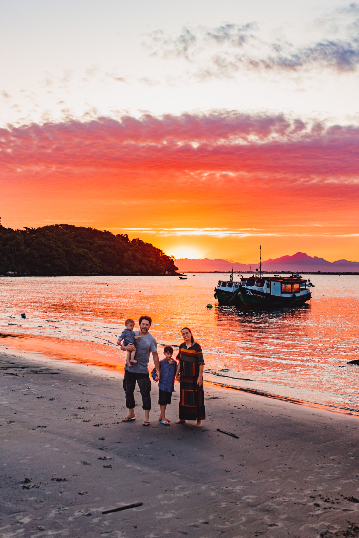 Fotografa familia Curitiba - ensaio ilha do mel bebe 1 ano menino