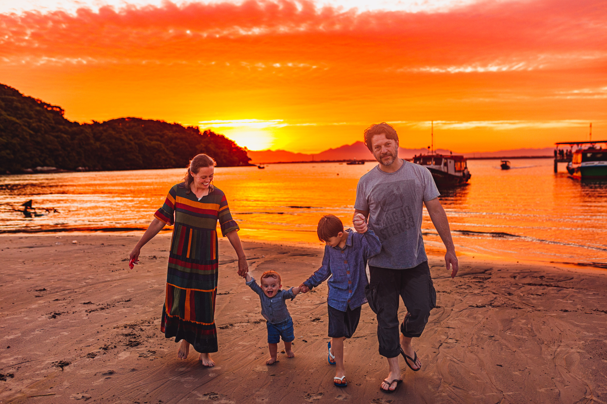 Fotografa familia Curitiba - ensaio ilha do mel bebe 1 ano menino
