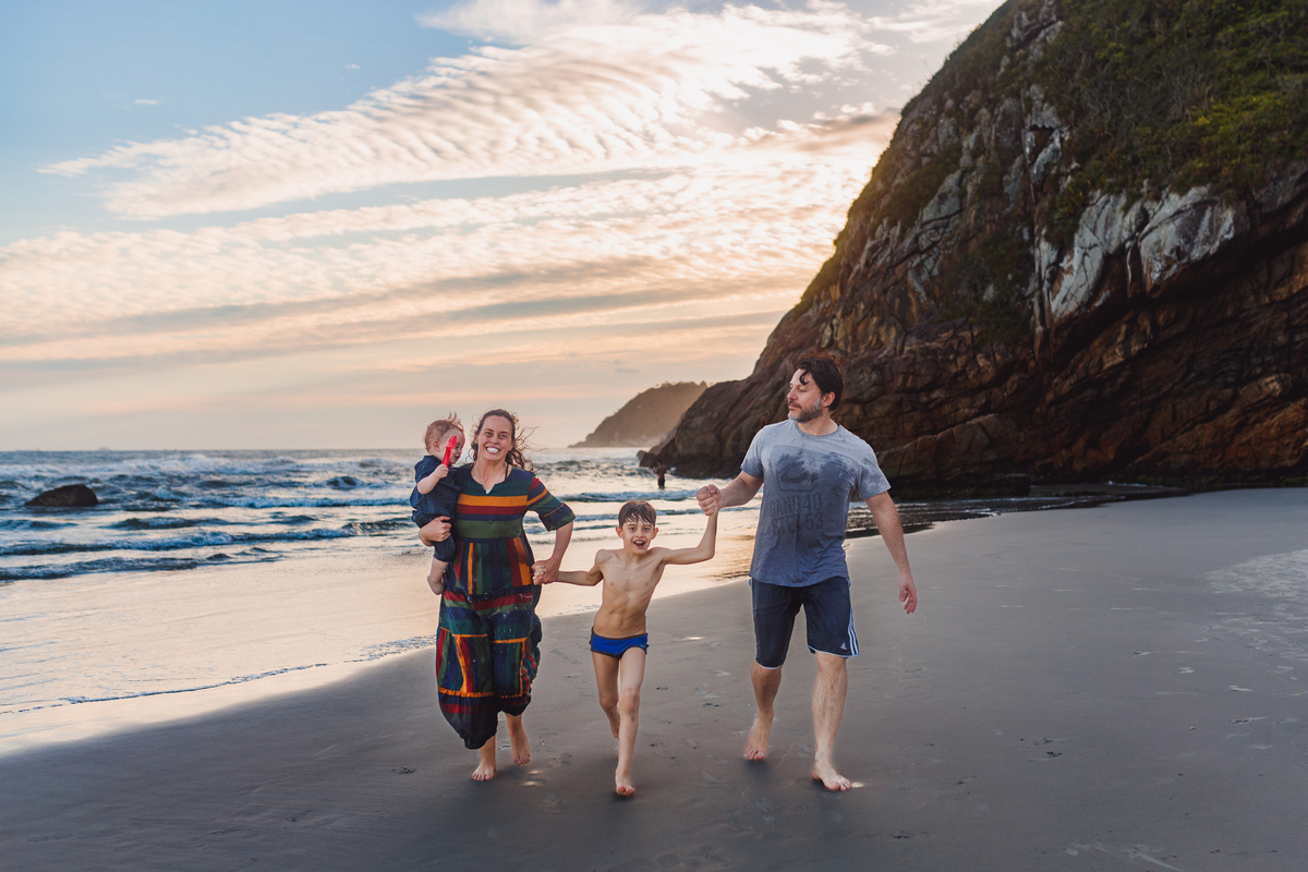 Fotografa familia Curitiba - ensaio ilha do mel bebe 1 ano menino