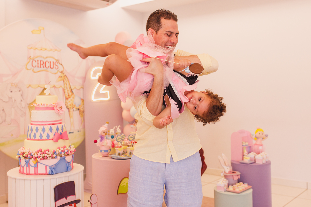 Fotografa familia Curitiba - aniversario 2 anos menina mundo bita