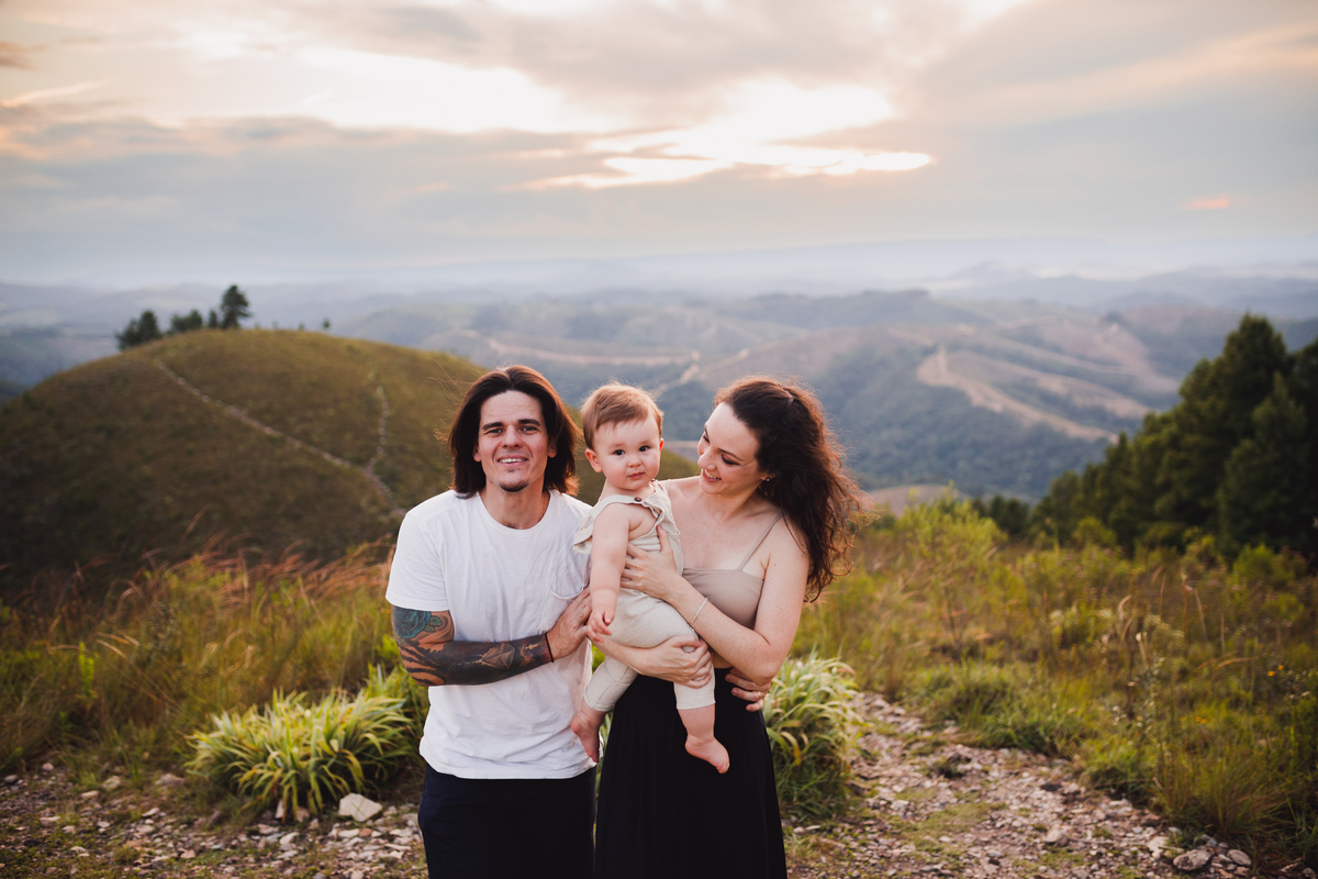 Fotografa familia Curitiba - ensaio externo morro 3 barras 