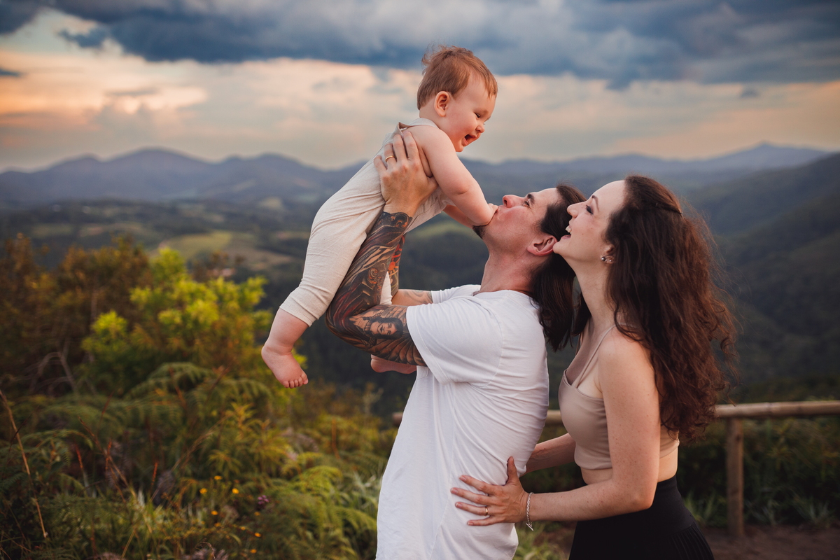 Fotografa familia Curitiba - ensaio externo morro 3 barras 