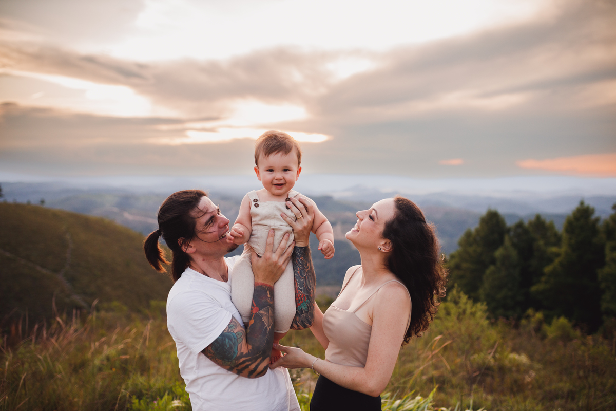 Fotografa familia Curitiba - ensaio externo morro 3 barras 