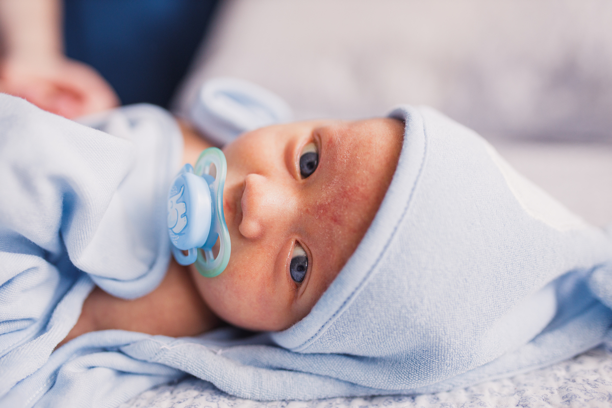 Fotografa Familia Curitiba - Ensaio lifestyle menino 1 mes 