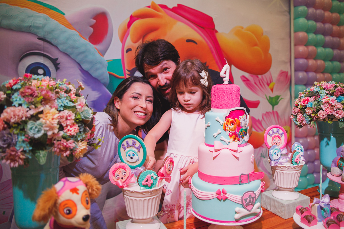Fotografa familia Curitiba - Aniversário menina 4 anos buffet play house