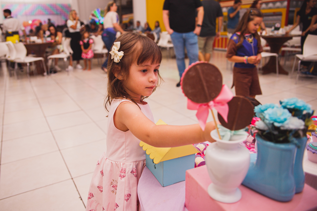 Fotografa familia Curitiba - Aniversário menina 4 anos buffet play house