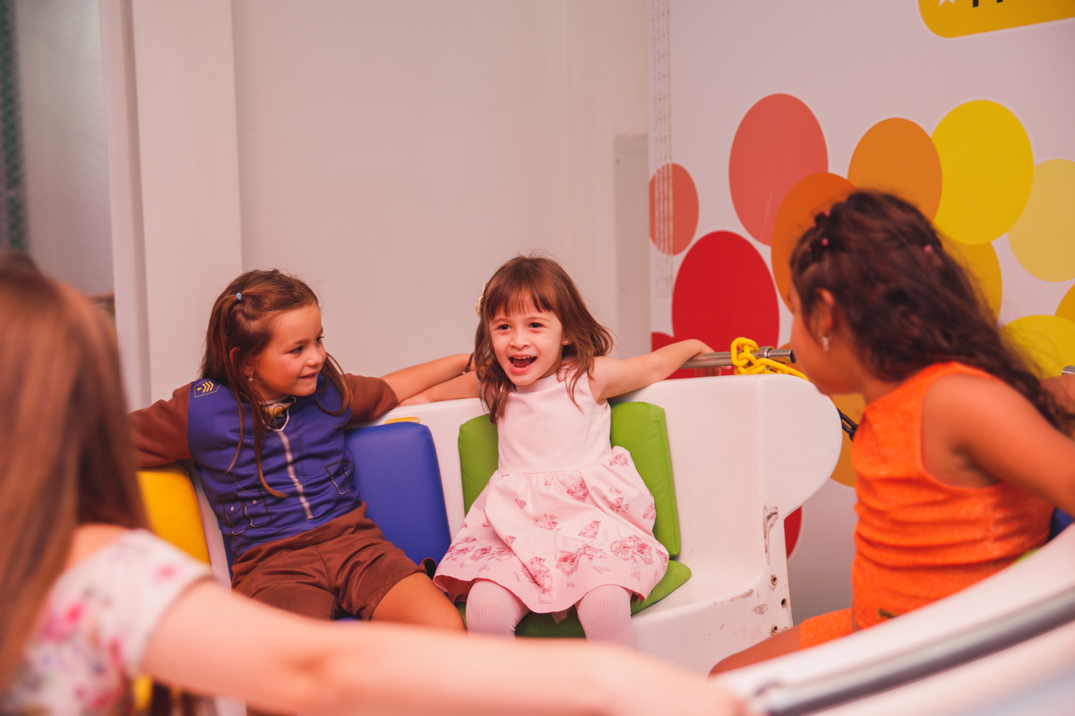 Fotografa familia Curitiba - Aniversário menina 4 anos buffet play house