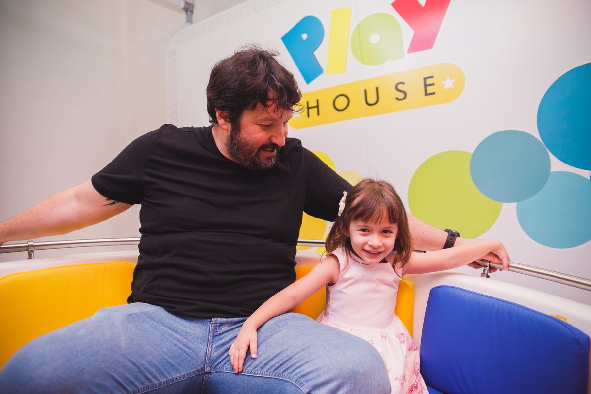 Fotografa familia Curitiba - Aniversário menina 4 anos buffet play house