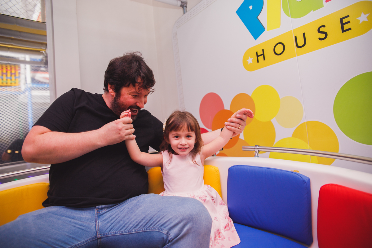 Fotografa familia Curitiba - Aniversário menina 4 anos buffet play house