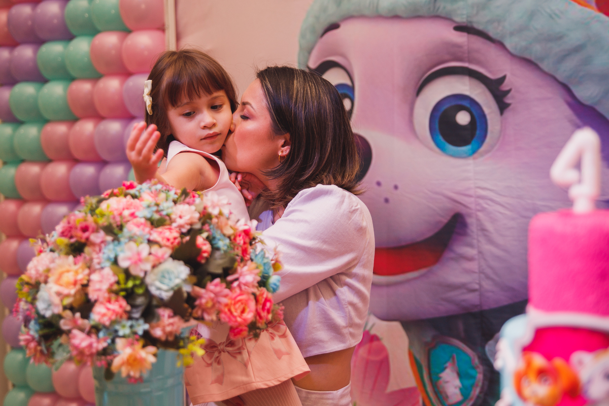 Fotografa familia Curitiba - Aniversário menina 4 anos buffet play house