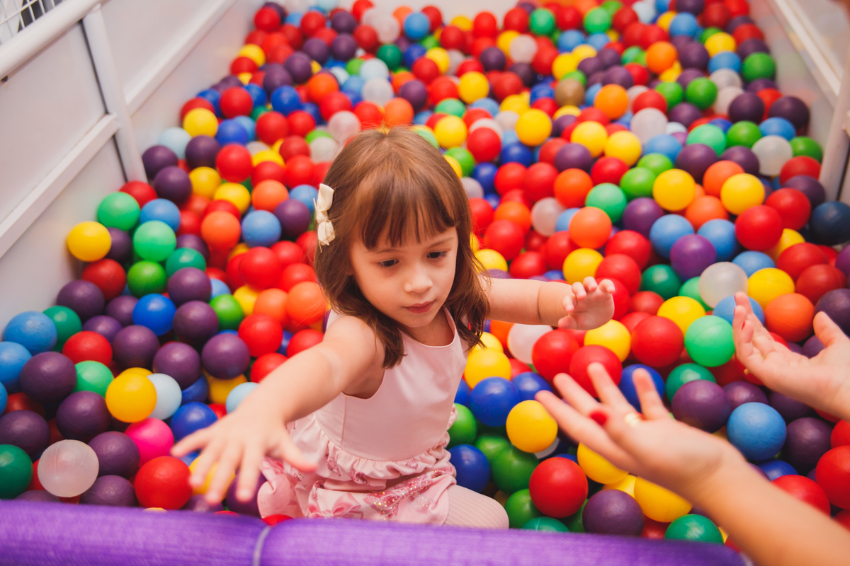 Fotografa familia Curitiba - Aniversário menina 4 anos buffet play house