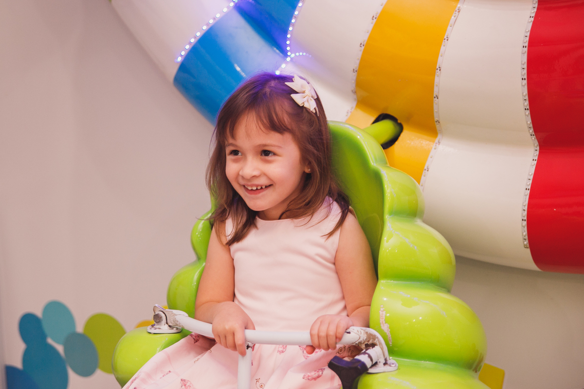 Fotografa familia Curitiba - Aniversário menina 4 anos buffet play house