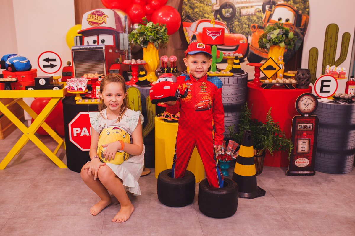 Fotografa familia Curitiba - Vila vilô McQueen aniversario menino