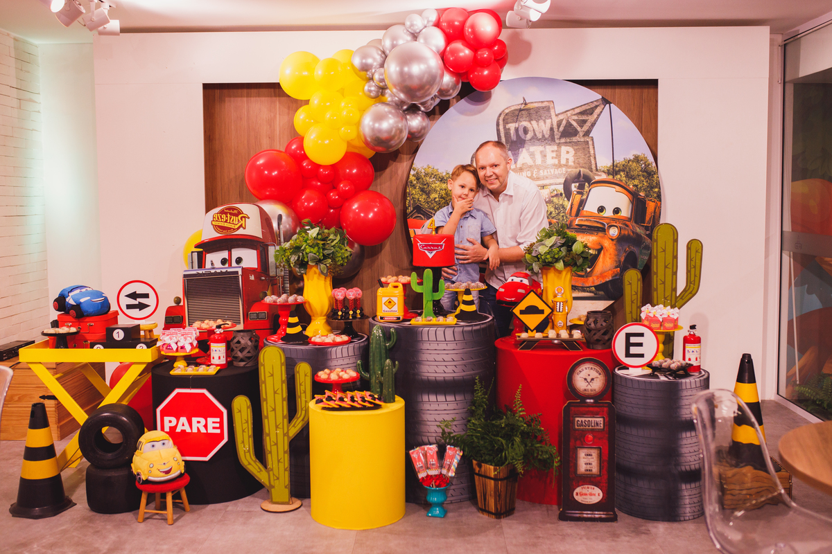 Fotografa familia Curitiba - Vila vilô McQueen aniversario menino