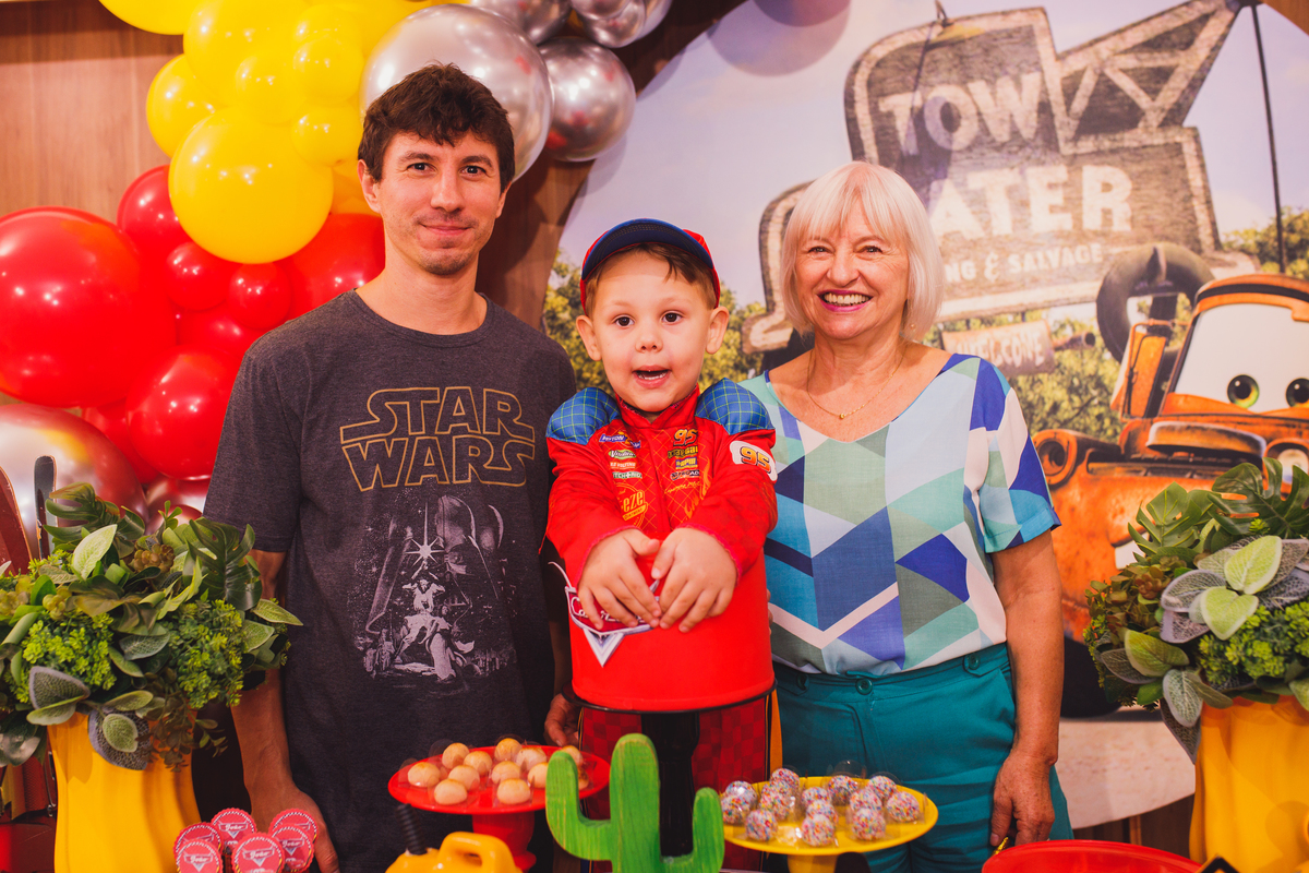 Fotografa familia Curitiba - Vila vilô McQueen aniversario menino
