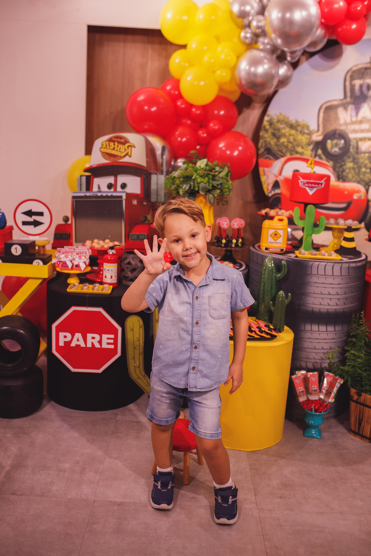 Fotografa familia Curitiba - Vila vilô McQueen aniversario menino