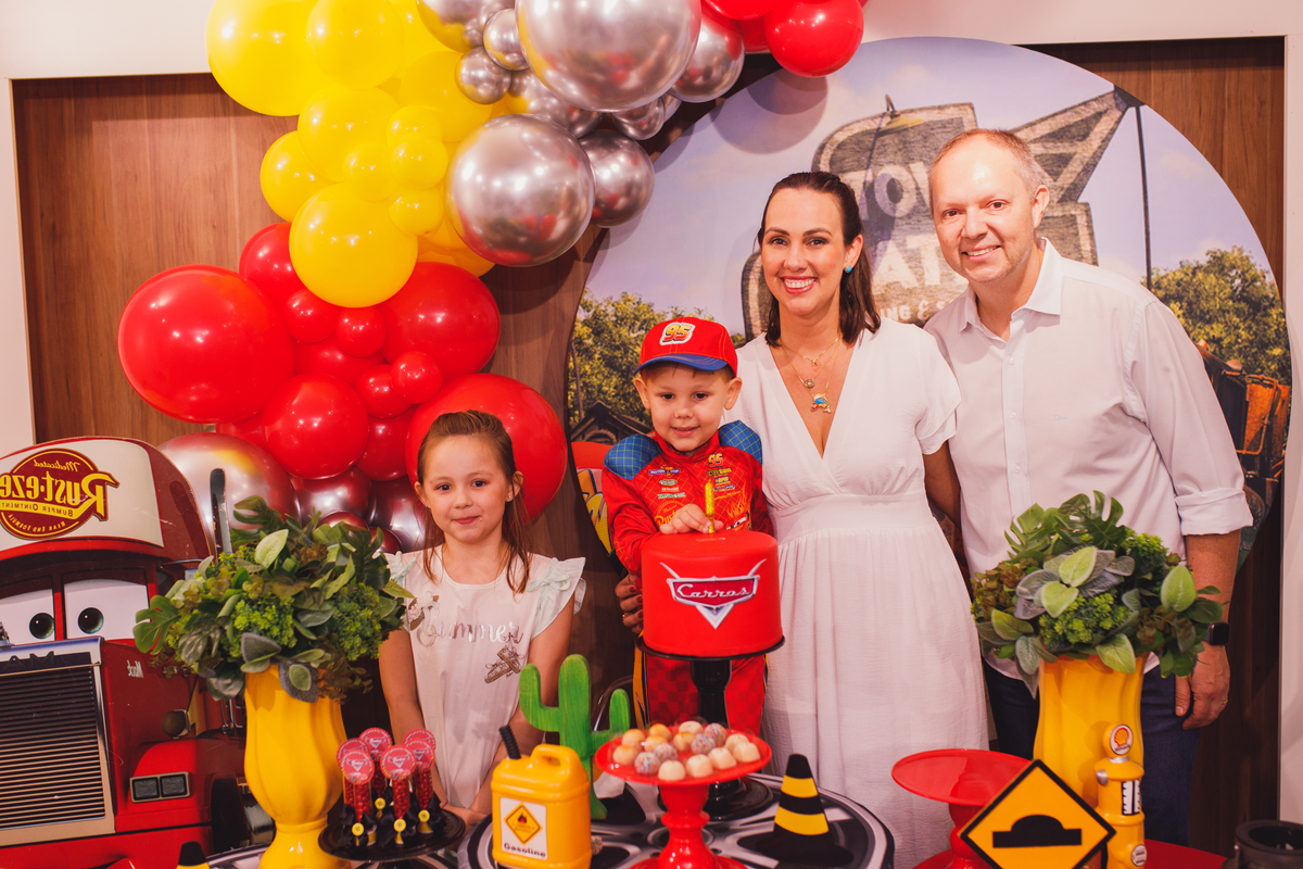 Fotografa familia Curitiba - Vila vilô McQueen aniversario menino