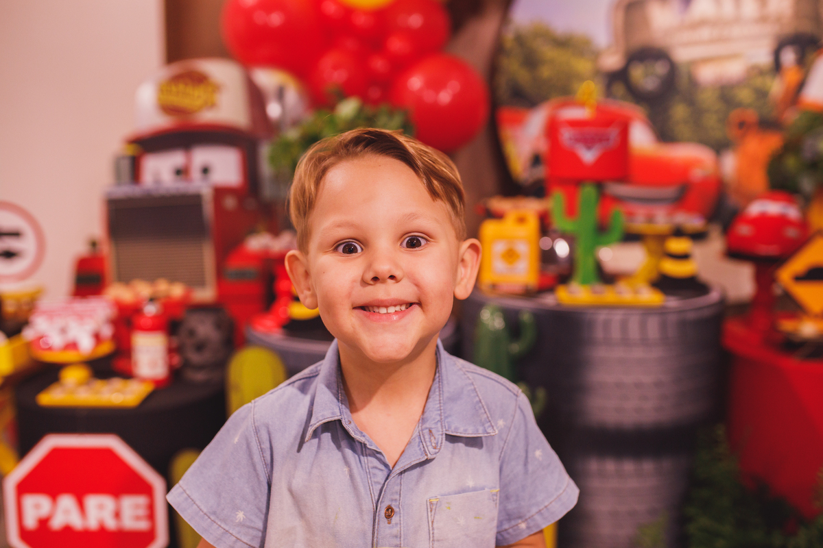 Fotografa familia Curitiba - Vila vilô McQueen aniversario menino