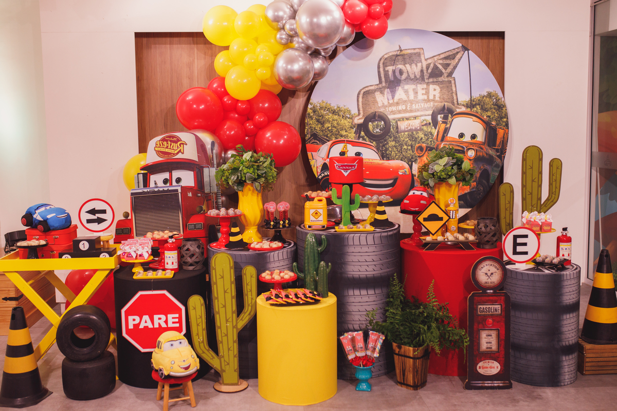 Fotografa familia Curitiba - Vila vilô McQueen aniversario menino