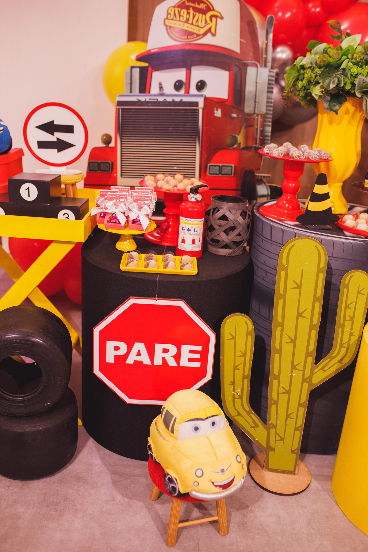 Fotografa familia Curitiba - Vila vilô McQueen aniversario menino