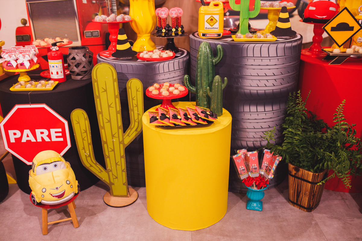 Fotografa familia Curitiba - Vila vilô McQueen aniversario menino