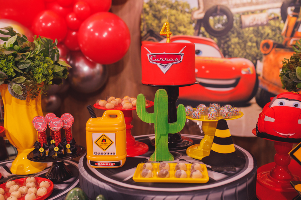 Fotografa familia Curitiba - Vila vilô McQueen aniversario menino