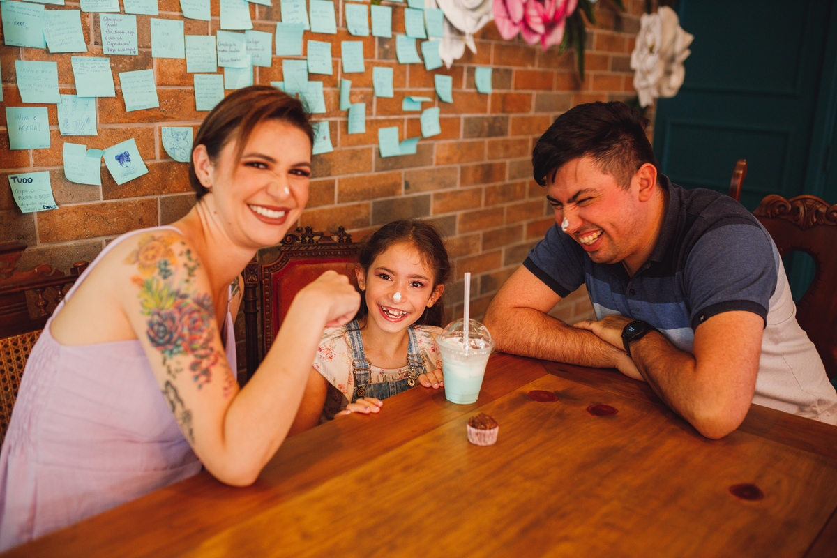 Fotografa familia Curitiba - Ensaio externo doceira menina 7 anos
